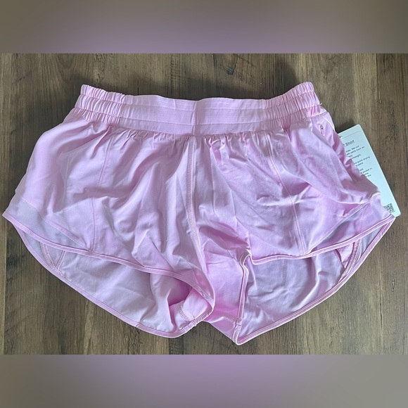 Lululemon Hotty Hot LR short 2.5” Lined - Picture 7 of 8